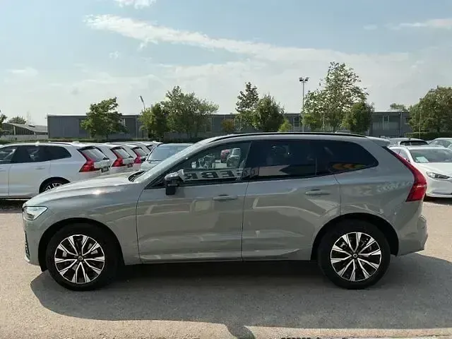 Gebraucht Volvo XC60 Plus 197 PS (144 kW) 2024 Grau SUV