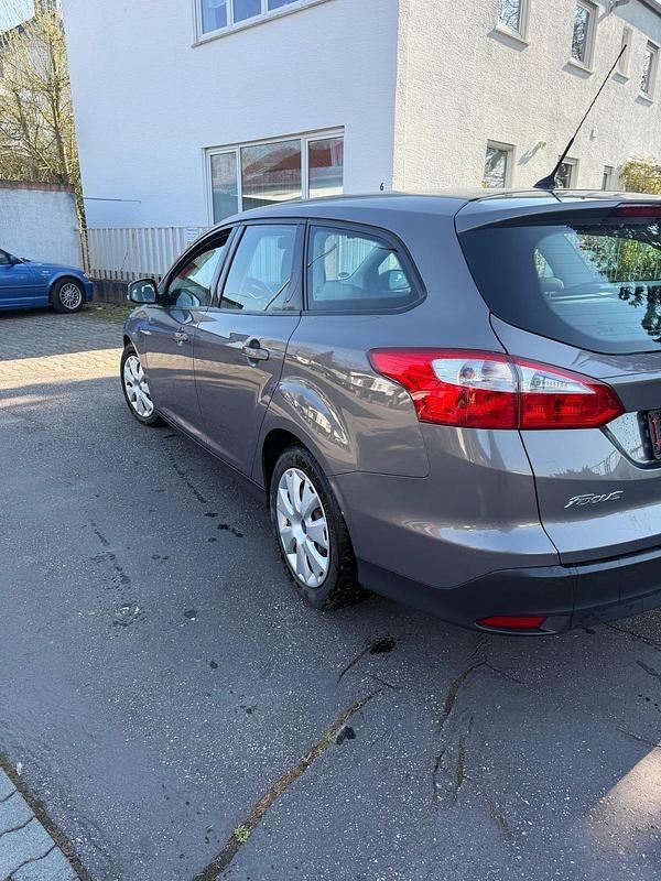 Używany Ford Focus 92 KM (67 kW) 2013 Brązowy Kombi