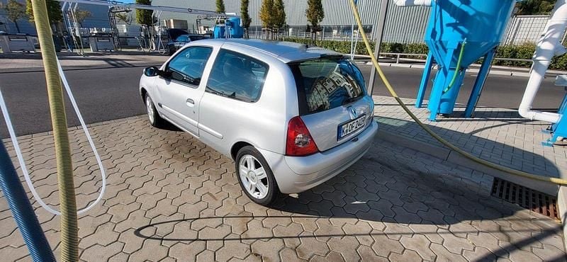 Silber Gebraucht 2005 Renault Clio II Limousine | 850 € (Fairer Preis) - Bild 1/4