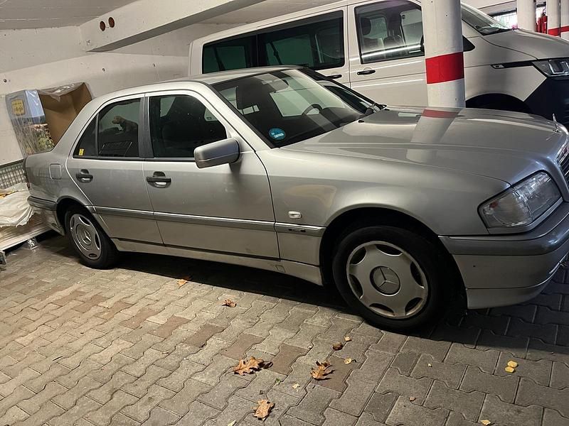 Gebraucht Mercedes C180 122 PS (89 kW) 1998 Silber Limousine