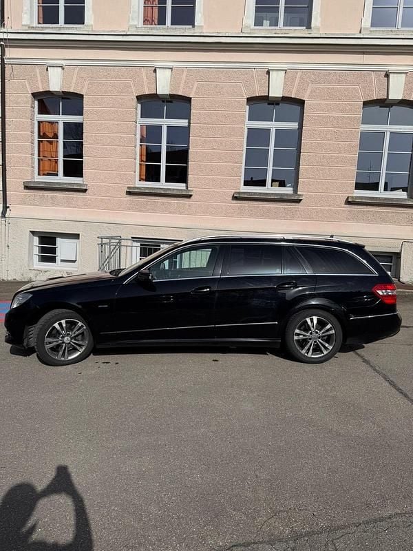 Gebraucht Mercedes E350 265 PS (194 kW) 2012 Schwarz Kombi