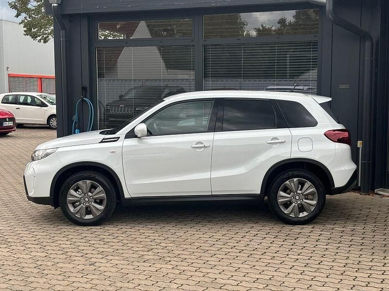 Gebraucht Suzuki Vitara Comfort 129 PS (94 kW) 2025 Cool white pearl metallic SUV