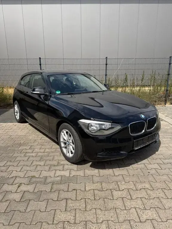 Gebraucht BMW 114 102 PS (75 kW) 2014 Schwarz Kleinwagen
