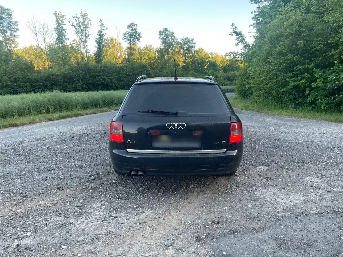 Gebraucht Audi A6 131 PS (96 kW) 2003 Schwarz Kombi