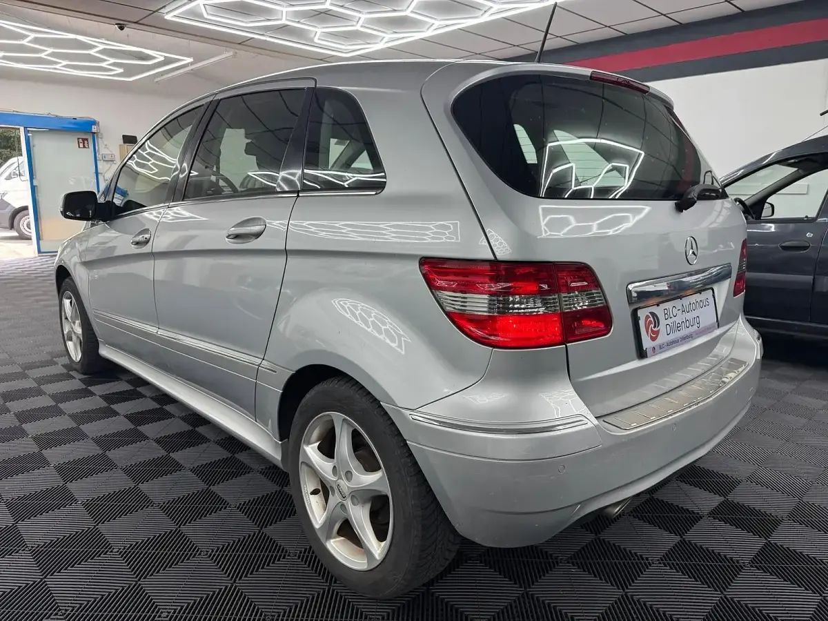 Gebraucht Mercedes B150 95 PS (69 kW) 2009 Silber Van / Kleinbus