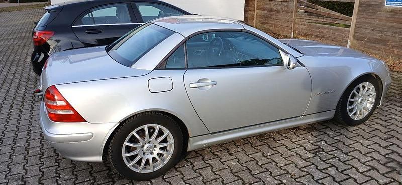 Gebraucht Mercedes SLK230 197 PS (144 kW) 2003 Silber Cabrio