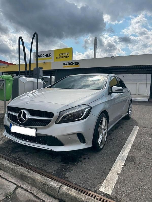 Silber Gebraucht 2015 Mercedes A220 Kleinwagen | 15.500 € (Fairer Preis) - Bild 1/4