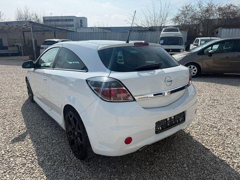 Gebraucht Opel Astra GTC 140 PS (102 kW) 2010 Weiß