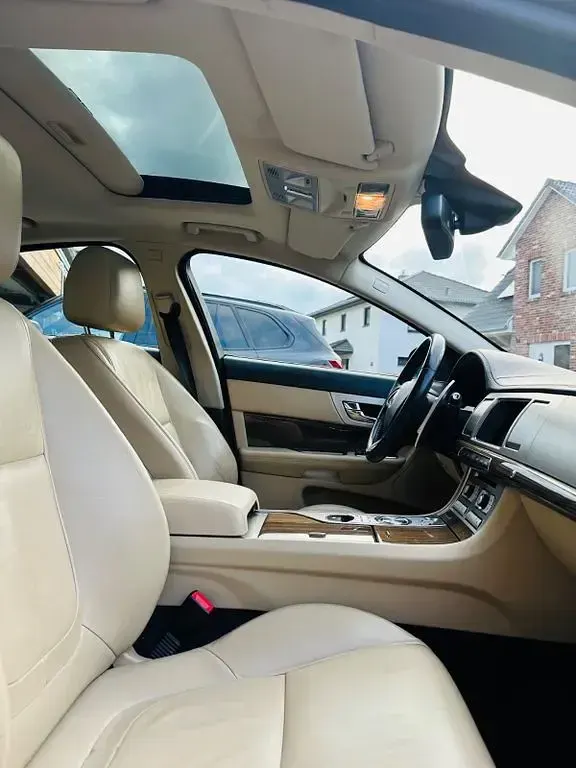 Usata Jaguar XF 200 CV (147 kW) 2012 Nero Berlina