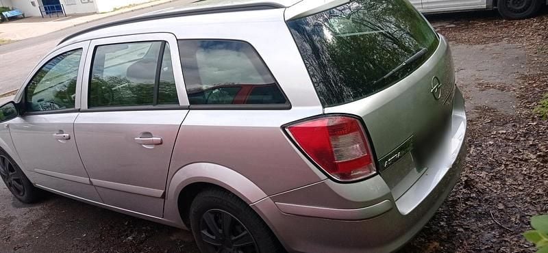 Gebraucht Opel Astra 105 PS (77 kW) 2008 Silber Kombi