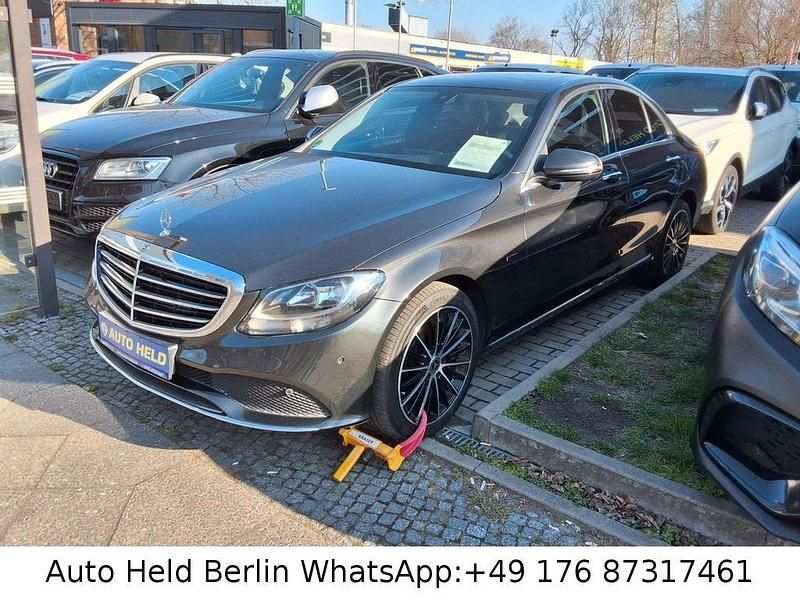Grün Gebraucht 2021 Mercedes C300e Limousine | 23.990 € (Superpreis) - Bild 1/4