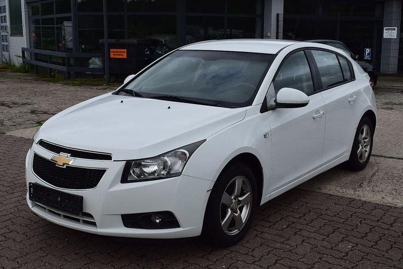 Weiß Gebraucht 2012 Chevrolet Cruze LT Kleinwagen | 3.998 € (Fairer Preis) - Bild 1/4