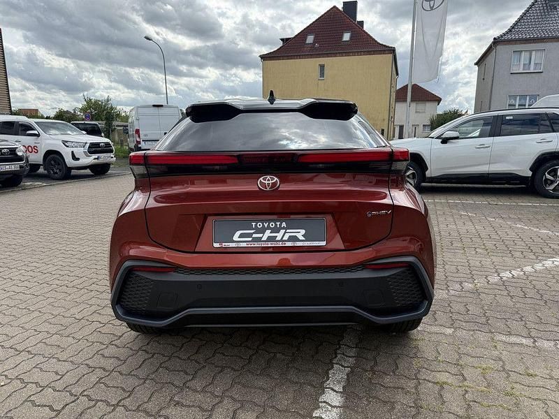 Neu Toyota C-HR 223 PS (164 kW) 2025 Orange SUV