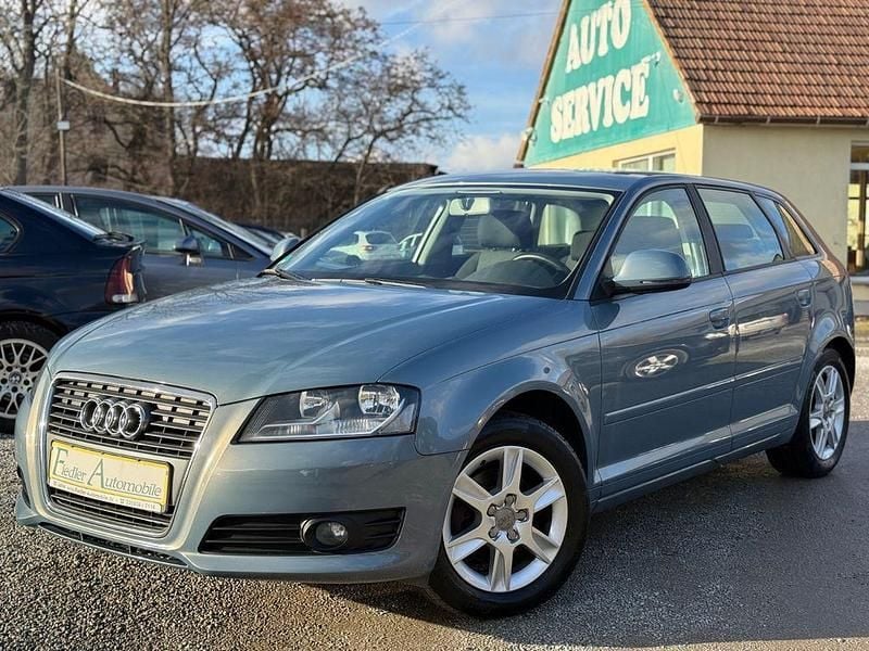 Blau Gebraucht 2010 Audi A3 Attraction Limousine | 8.990 € (Teuer) - Bild 1/4
