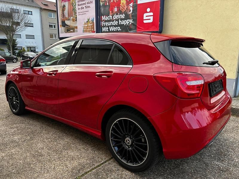 Gebraucht Mercedes A180 122 PS (89 kW) 2013 Rot Limousine