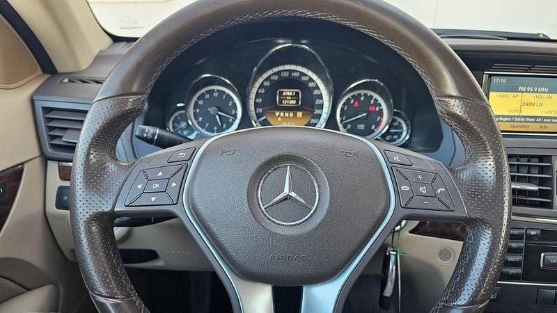 Gebraucht Mercedes E300 AMG 252 PS (185 kW) 2011 Blau Coupé