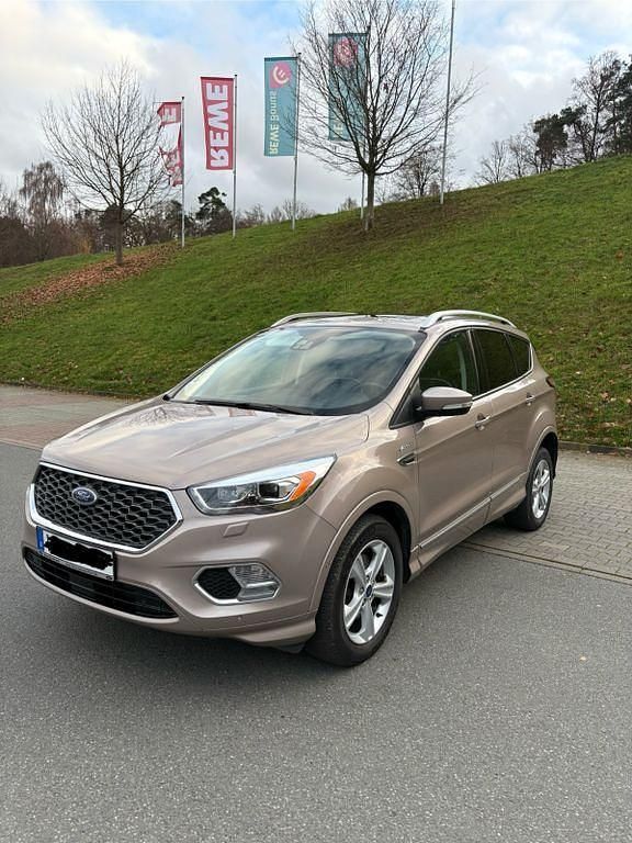 Beige Gebraucht 2016 Ford Kuga Vignale SUV | 14.500 € (Fairer Preis) - Bild 1/4
