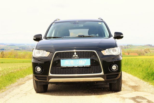 Gebraucht Mitsubishi Outlander 177 PS (130 kW) 2012 Schwarz metallic SUV