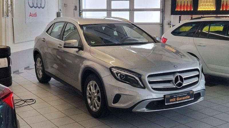 Gebraucht Mercedes GLA200 156 PS (114 kW) 2015 Silber SUV