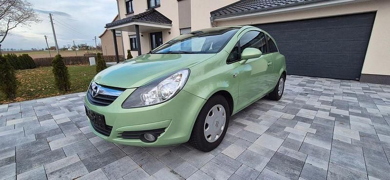 Grün Gebraucht 2009 Opel Corsa Edition Limousine | 2.490 € (Fairer Preis) - Bild 1/4