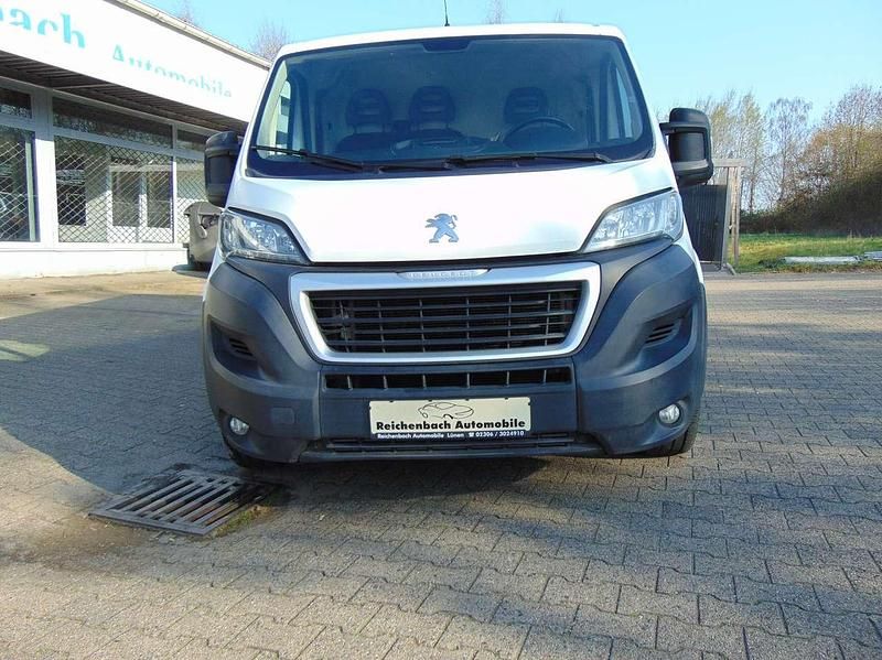 Gebraucht Peugeot Boxer Premium 131 PS (96 kW) 2018 Weiss deckende lackierung Van