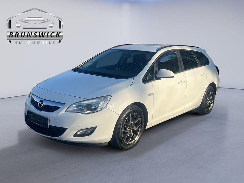 Gebraucht Opel Astra Design Edition 165 PS (121 kW) 2011 Schneeweiss/summitwhite/arctic Kombi
