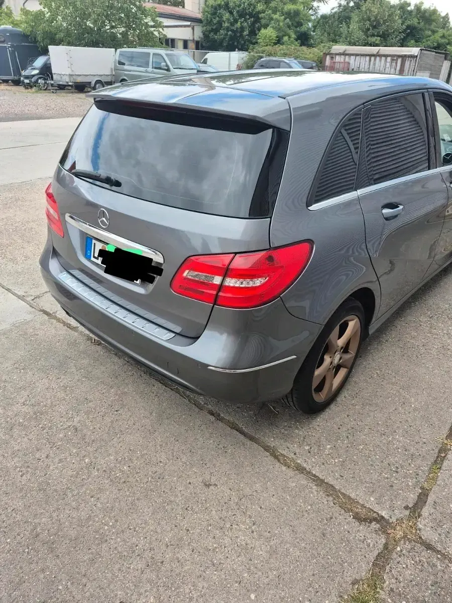 Gebraucht Mercedes B180 108 PS (79 kW) 2012 Grau Kleinwagen