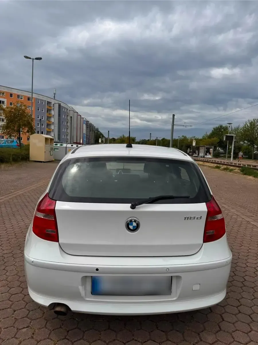 Gebraucht BMW 118 143 PS (105 kW) 2011 Weiß Kleinwagen