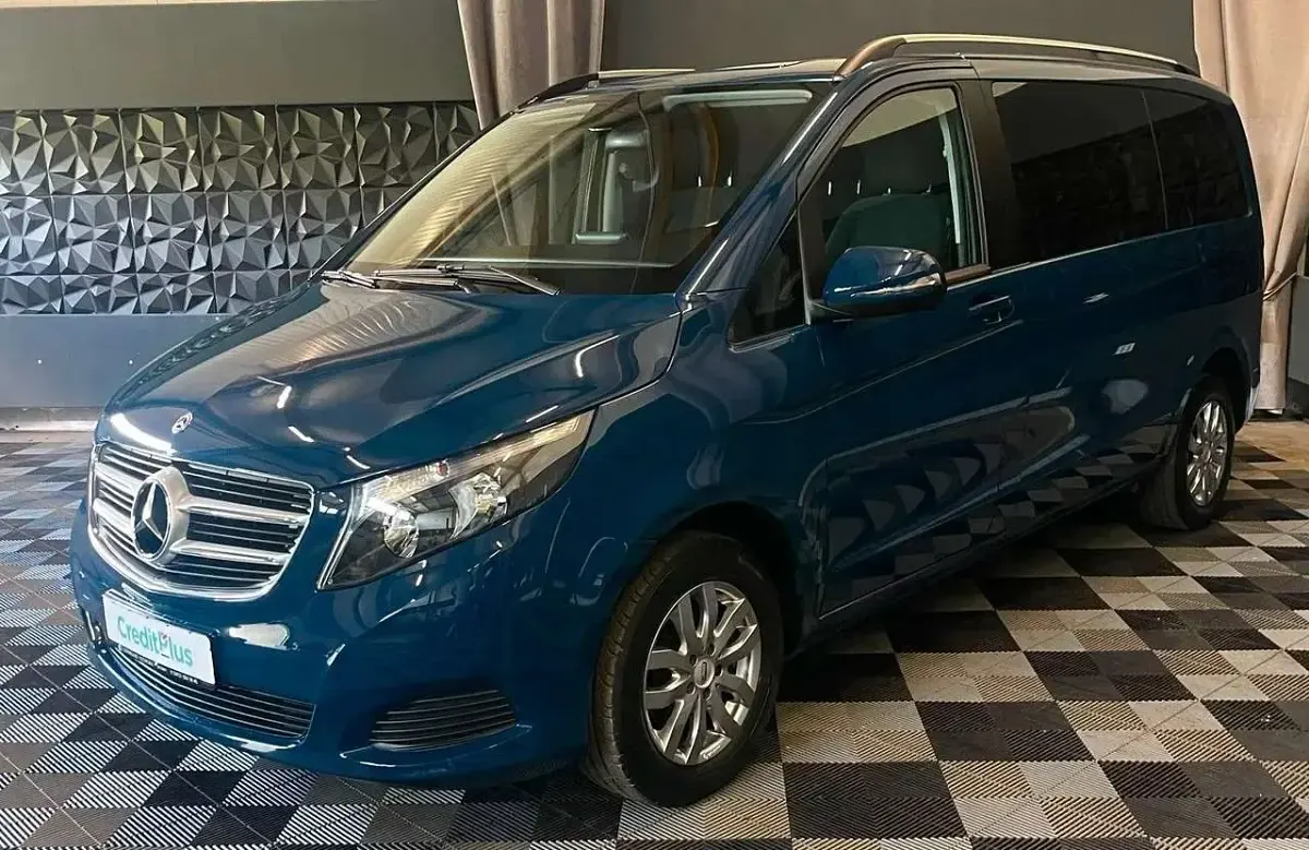 Gebraucht Mercedes V220 163 PS (119 kW) 2018 Blau Van / Kleinbus