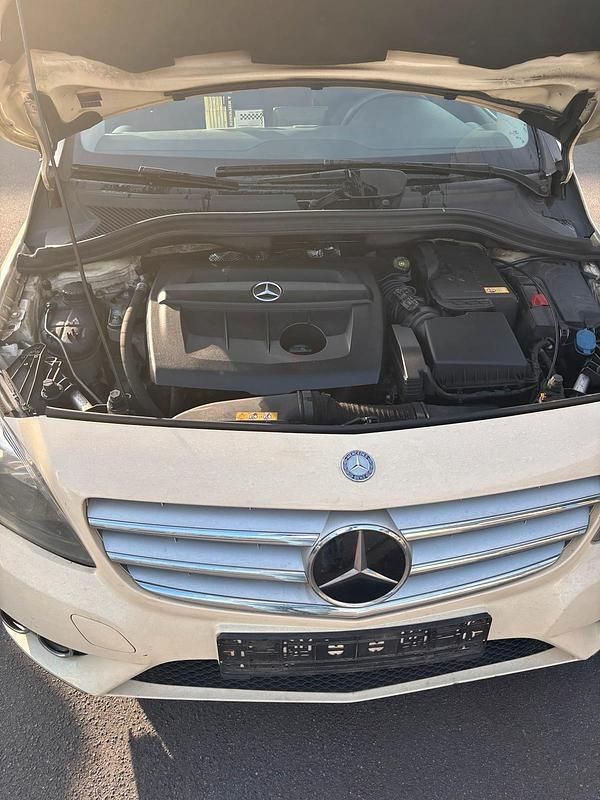 Gebraucht Mercedes B180 2014 Weiß Van / Kleinbus