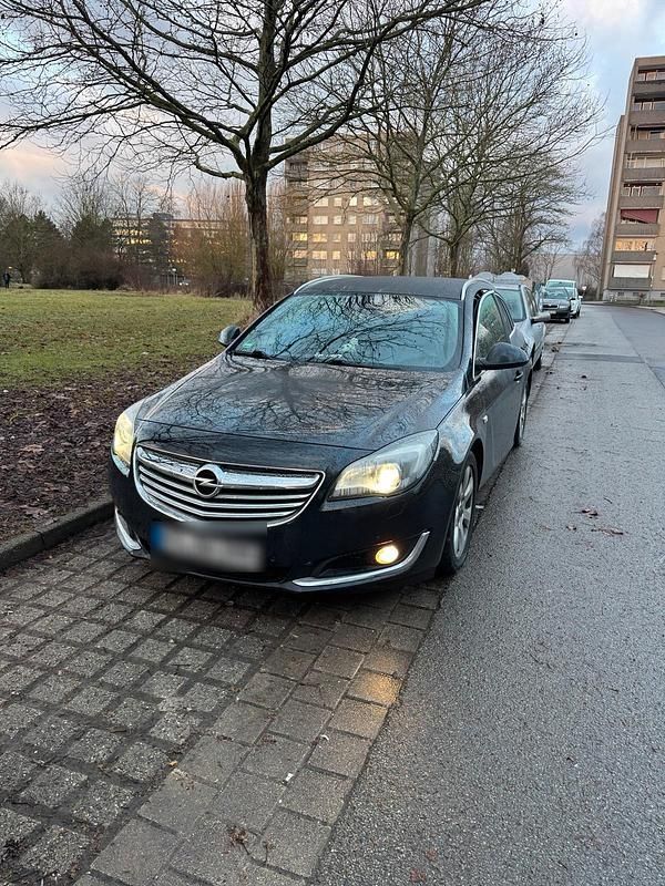 Gebraucht Opel Insignia 140 PS (102 kW) 2014 Schwarz Kombi