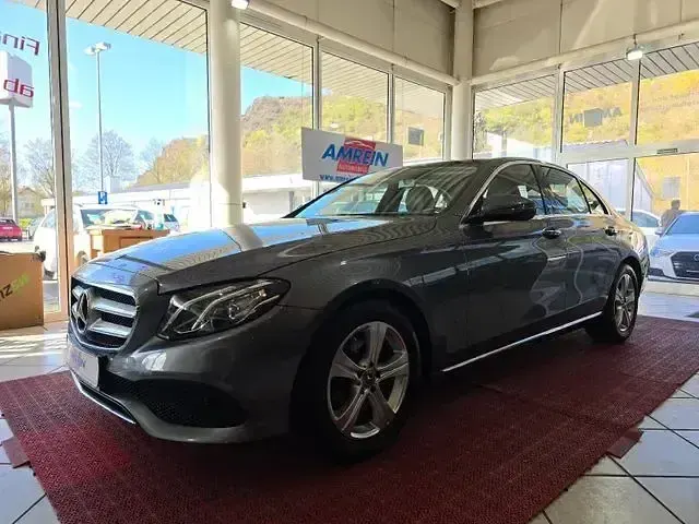 Gebraucht Mercedes E220 Avantgarde 194 PS (142 kW) 2017 Grau Limousine
