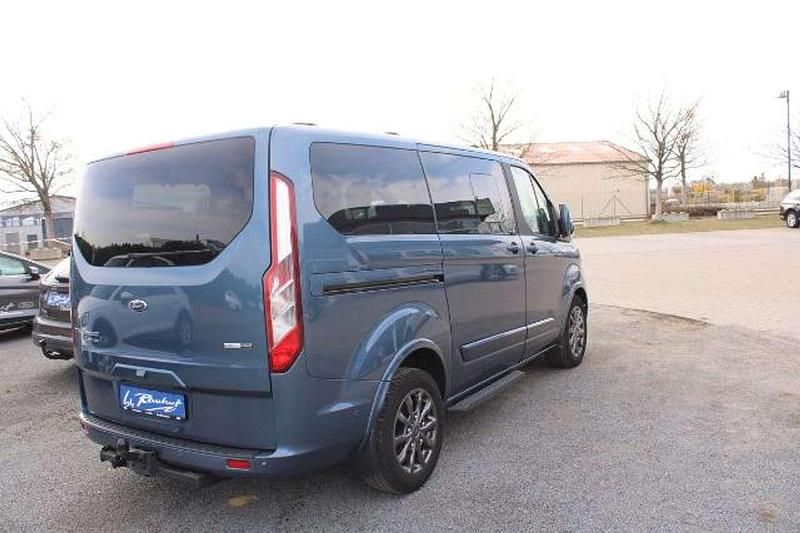 Gebraucht Ford Tourneo 150 PS (110 kW) 2022 Chromablau metallic Van / Kleinbus