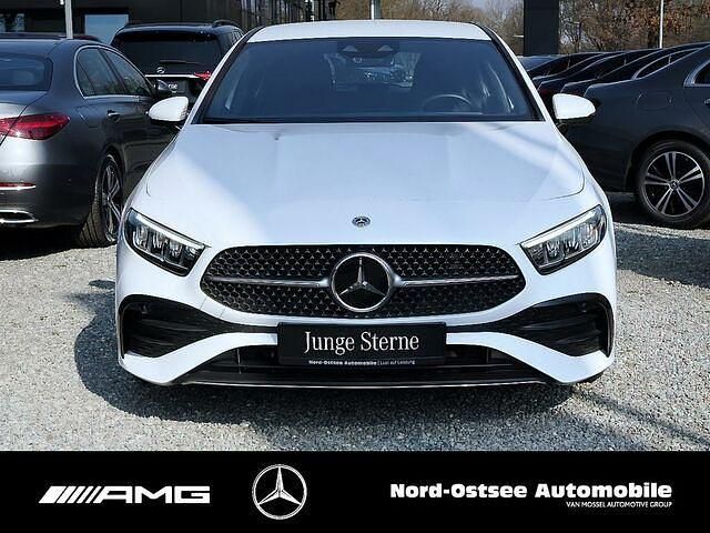 Gebraucht Mercedes A180 AMG 136 PS (100 kW) 2024 Weiß digitalweiß Limousine