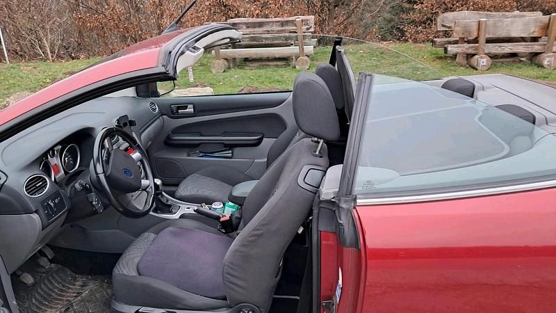 Gebraucht Ford Focus 100 PS (73 kW) 2010 Rot Limousine