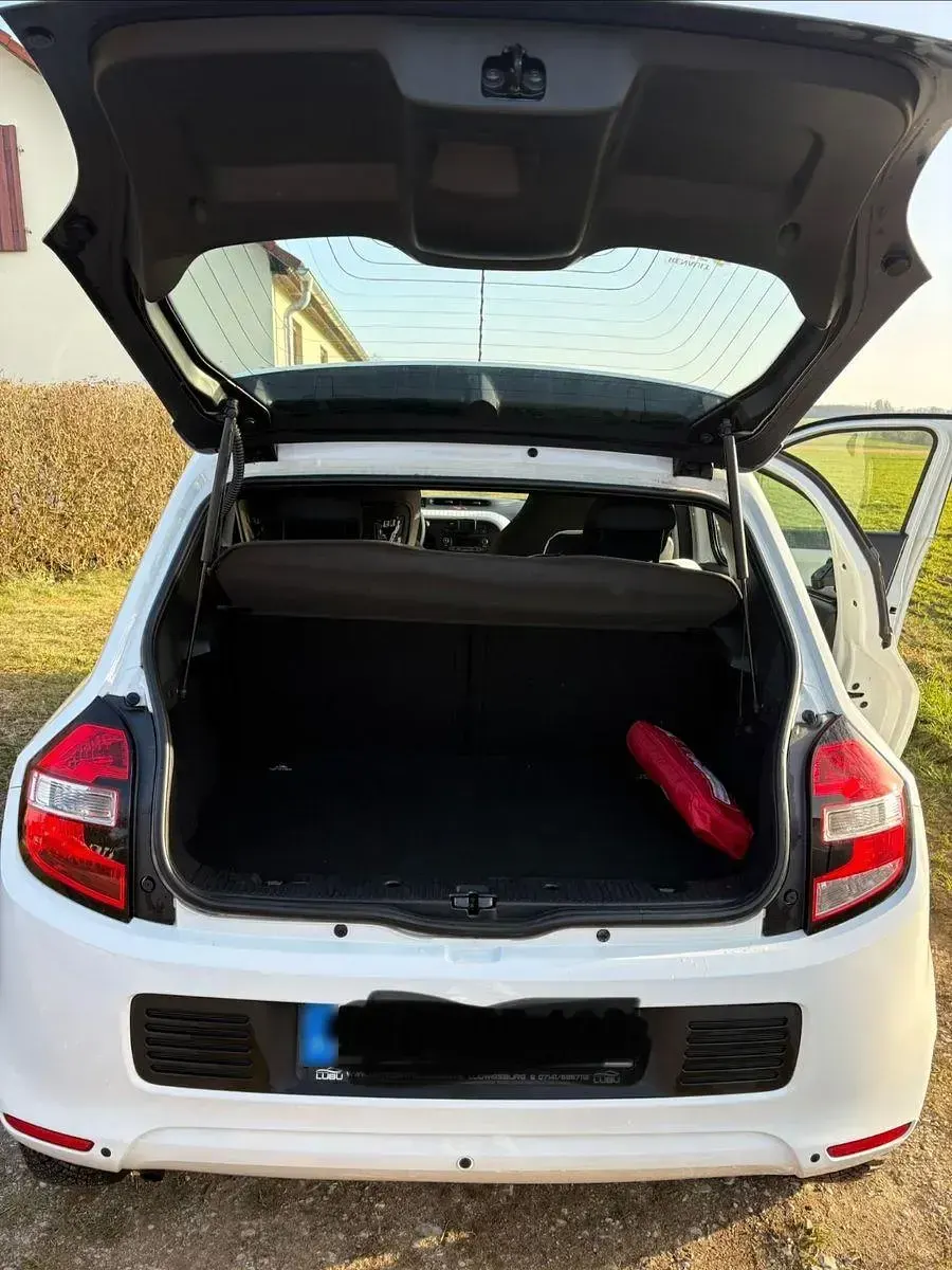 Second-hand Renault Twingo 90 CP (66 kW) 2015 Alb Hatchback