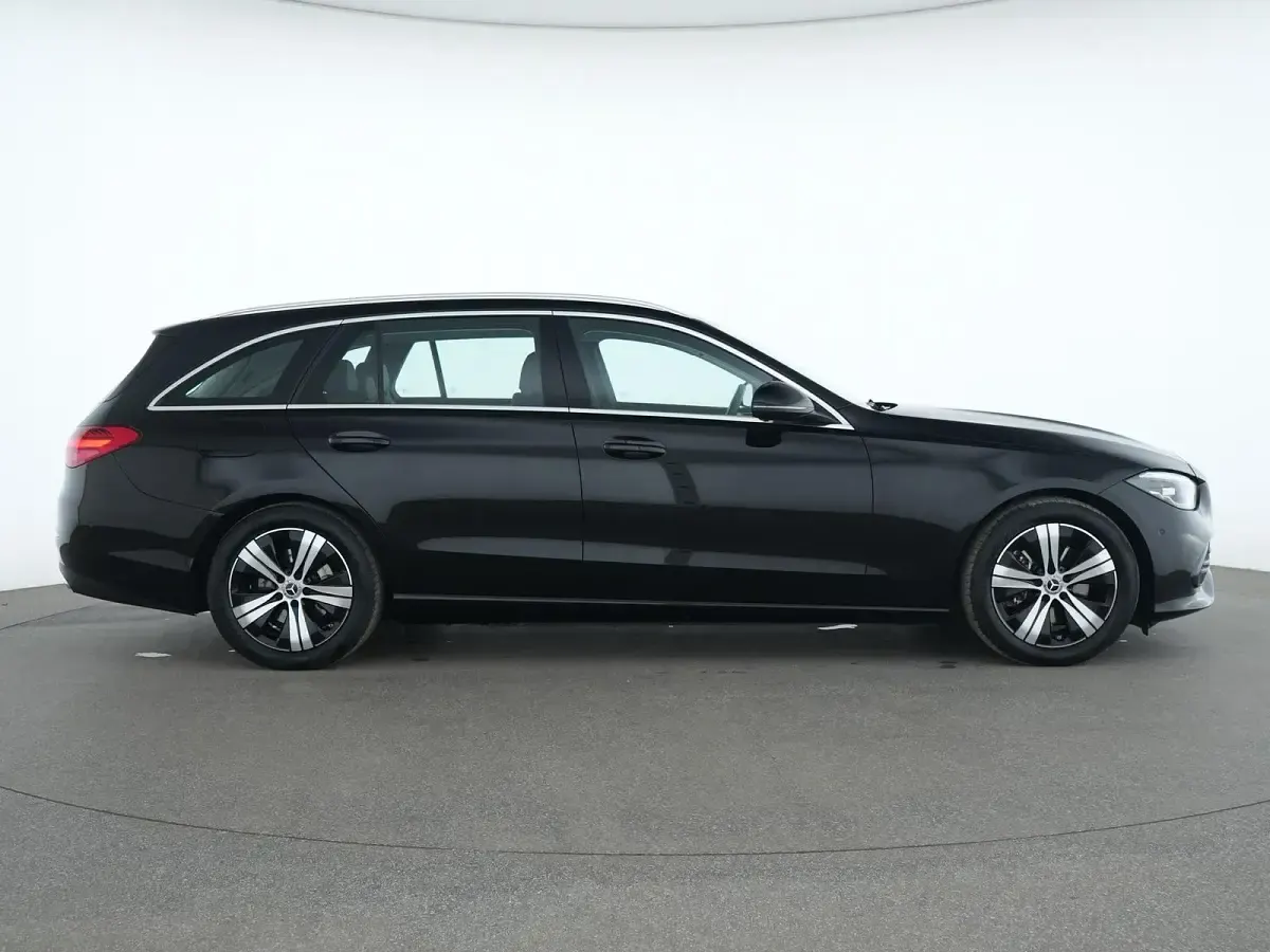 Gebraucht Mercedes C200 Avantgarde 163 PS (119 kW) 2025 Schwarz Limousine