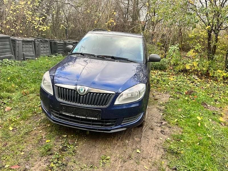 Blau Gebraucht 2011 Skoda Fabia Classic Kombi | 1.000 € (Superpreis) - Bild 1/4