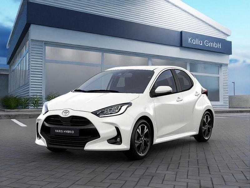 Weiß Gebraucht 2025 Toyota Yaris Hybrid Team Limousine | 25.980 € (Etwas zu teuer) - Bild 1/4