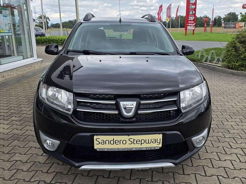 Perlmuttschwarz Gebraucht 2014 Dacia Sandero Prestige Kleinwagen | 4.999 € (Fairer Preis) - Bild 1/4