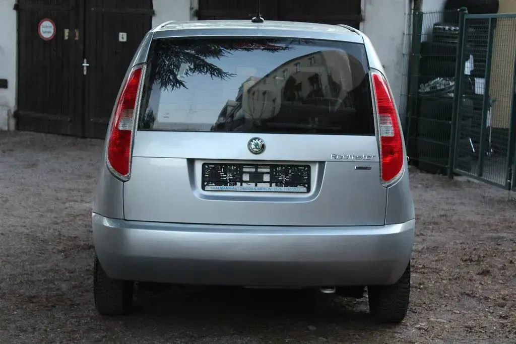 Używany Skoda Roomster 69 KM (50 kW) 2011 Srebrny Minivan