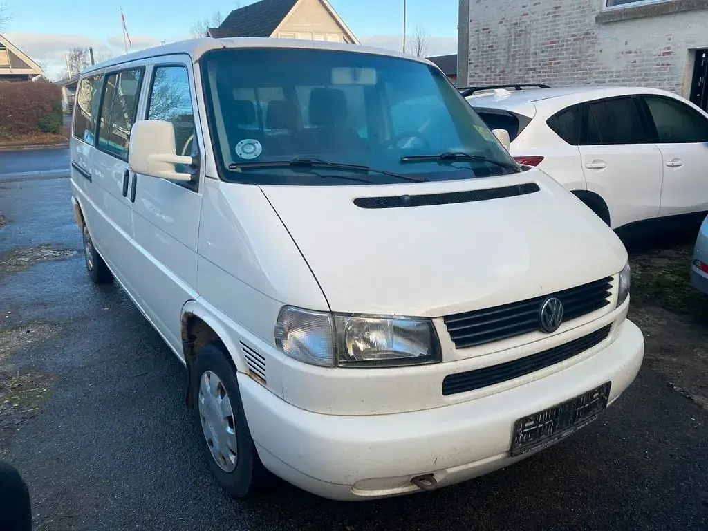 Second-hand VW Caravelle 116 CP (85 kW) 2003 Alb Van