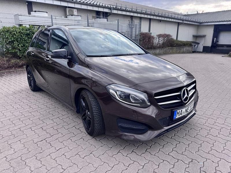 Gebraucht Mercedes B220 Urban 170 PS (125 kW) 2018 Braun Kleinwagen