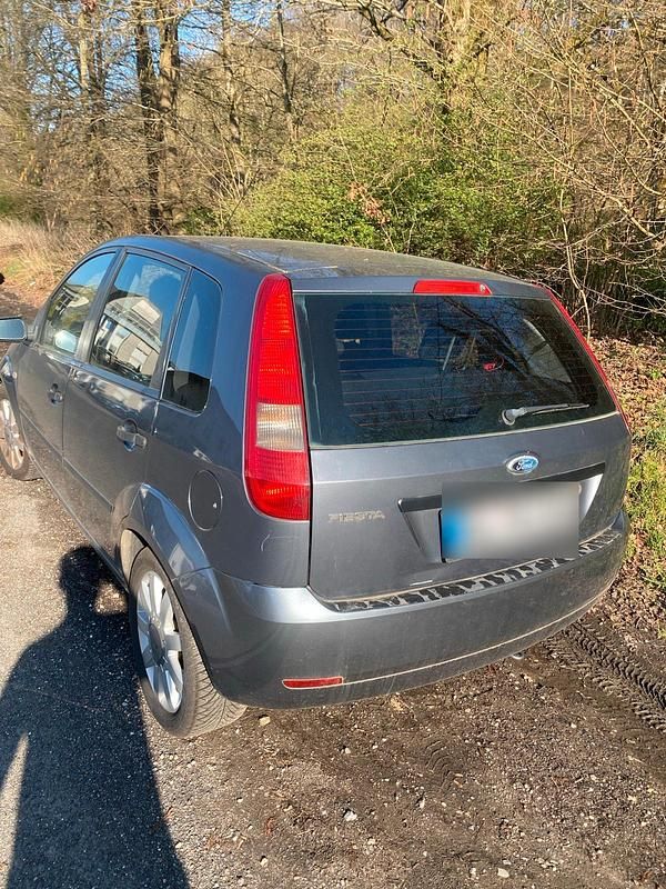 Gebraucht Ford Fiesta 60 PS (44 kW) 2005 Grau Kleinwagen