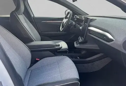 Używany Renault Megane E-Tech Techno 160 kW (218 KM) 2023 Biały Sedan/Limuzyna