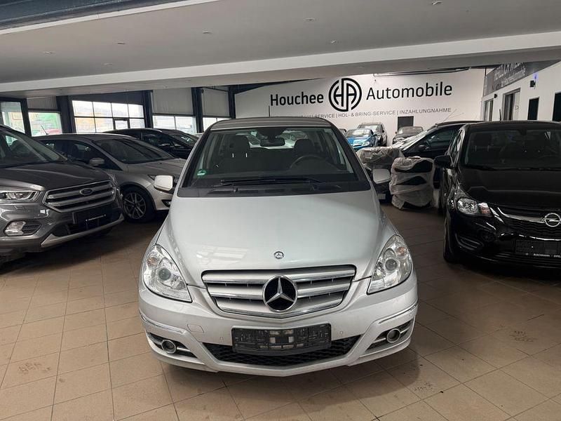 Gebraucht Mercedes B200 140 PS (102 kW) 2011 Silber Van / Kleinbus