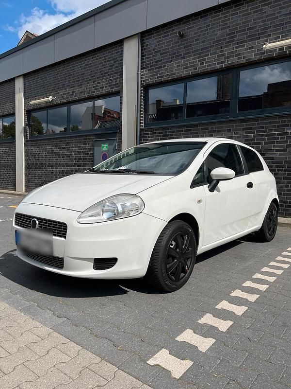 Weiß Gebraucht 2009 Fiat Grande Punto Kleinwagen | 1.300 € (Superpreis) - Bild 1/4