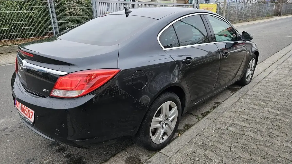Gebraucht Opel Insignia 160 PS (117 kW) 2012 Schwarz Limousine