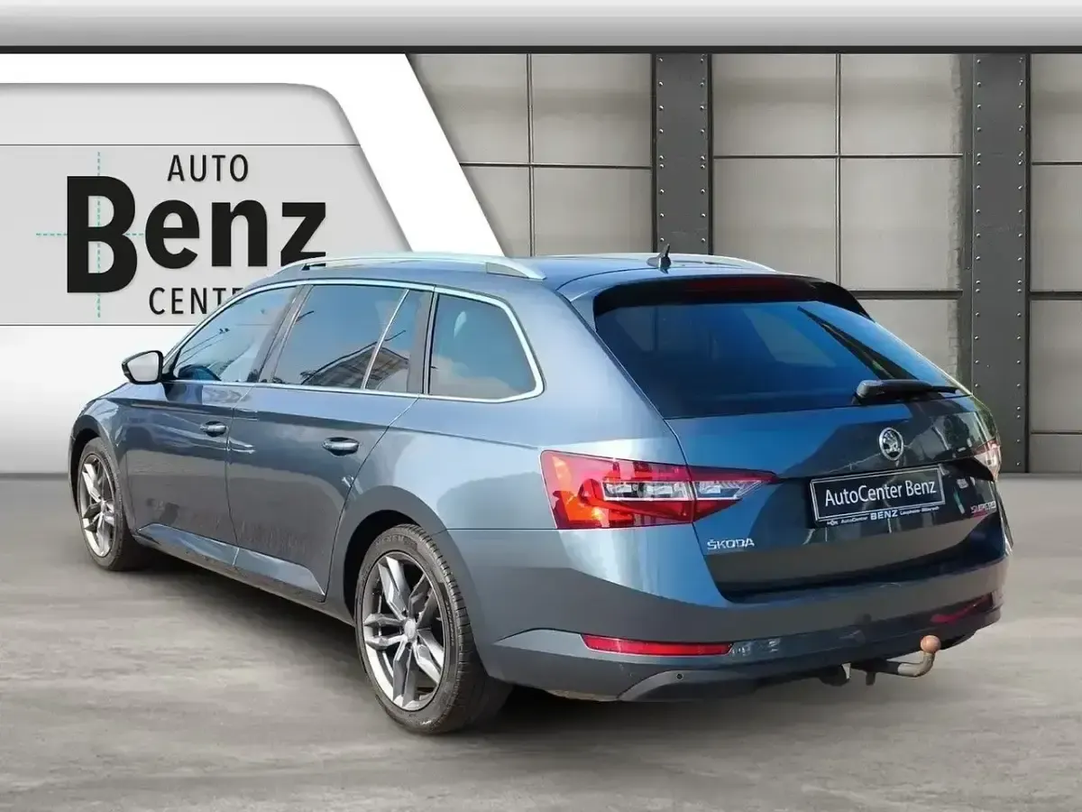 Gebraucht Skoda Superb Style 190 PS (139 kW) 2016 Grau Kombi