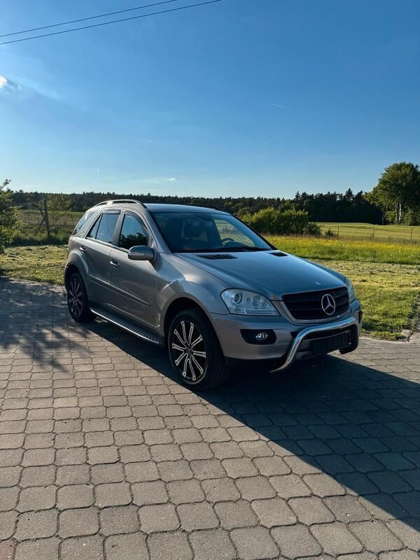 Gebraucht 2007 Mercedes ML320 Sport SUV | 7.990 € - Bild 1/4